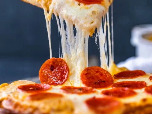 soft-pretzel-crust-pizza-cheese-sauce-6-of-8-500x375